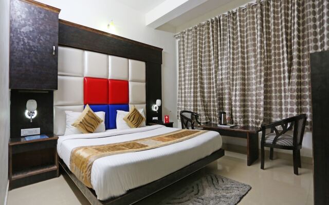 OYO 4451 Hotel Super Mall Residency