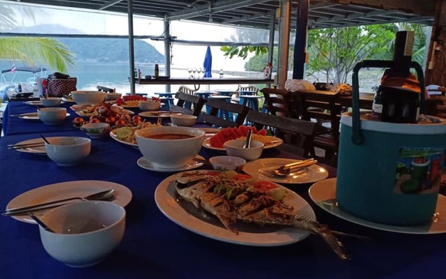 Tan Marina Bay Resort & Restaurant