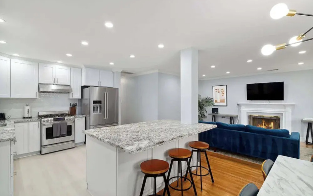 Marbella Lane Impeccable 3BR Delightful Escape