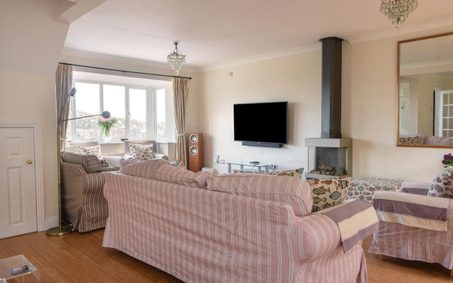 9 St Georges Hill