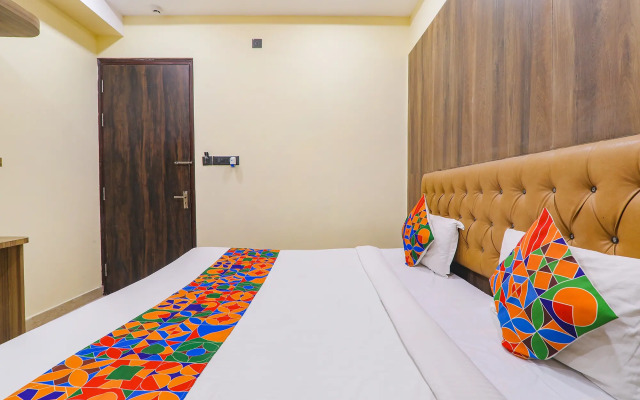 Capital O 70138 Hotel Jayati Oasis Inn