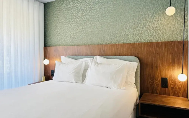 Bright Apartment Near Bolhao Metro Station