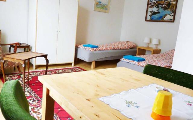 Arni's Place