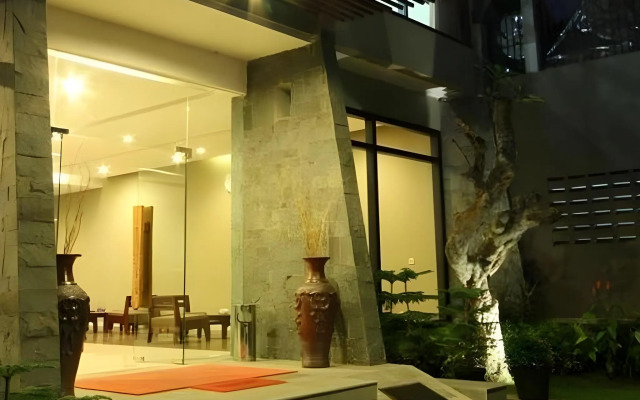 Ommaya Hotel & Resort