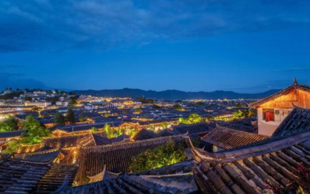 Jixiang Guanjing Inn (Lijiang Old Town Dashuiche Branch)