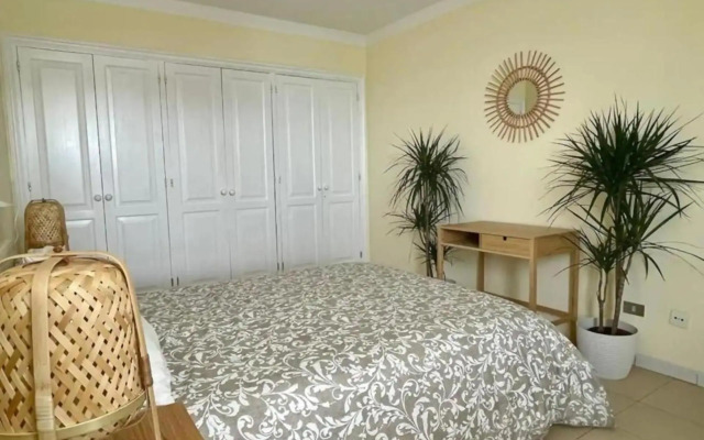 Refurbished 1 bedroom apartment with large pool