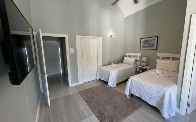Charming Sea View Town House Chef Driver Optional