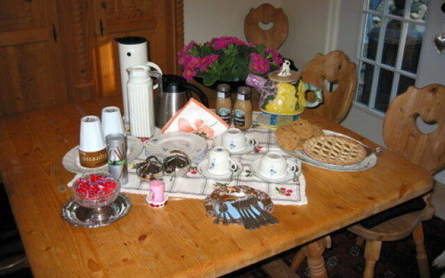 Charm of Qualicum Bed and Breakfast