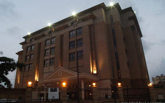 Victoria Crown Plaza Hotel