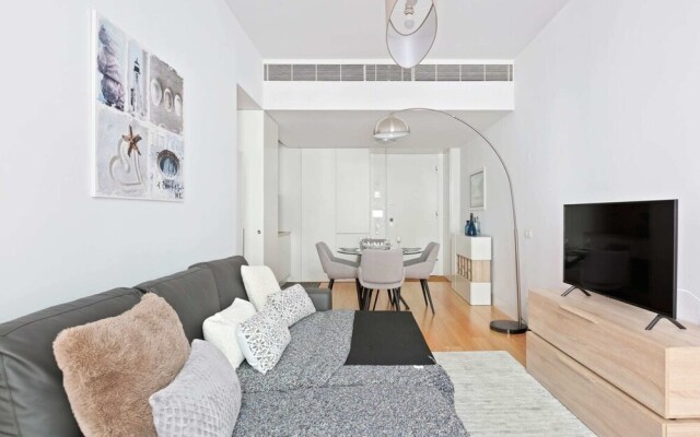 Spacious 1 Bedroom Apartment Near Baixa