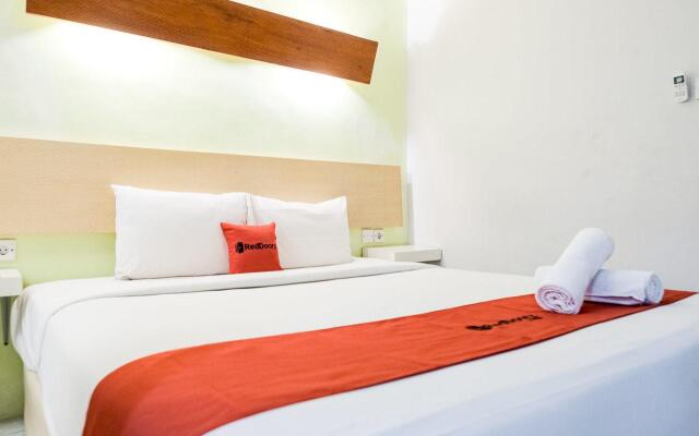 RedDoorz Plus @ Sunrise Hotel Sanur