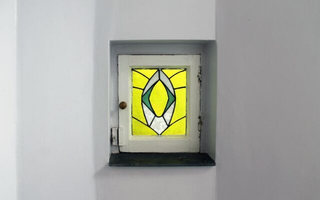 Silver Lining - Gilmore Place Apartment