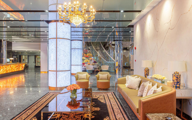 Отель Mövenpick Dubai Creek