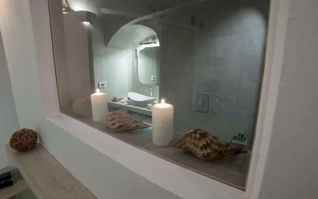 Kima Oia Suites