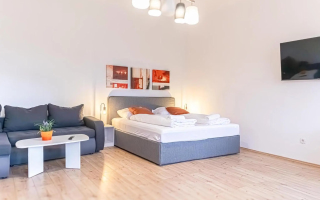 attractive 2BR Apt. Near AKH- Ideal for Longstays