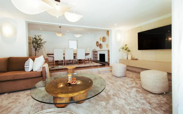 Luxurious Urban Oasis - 2276