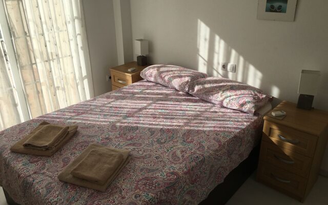 Modern 2 Bedroom Holiday Home