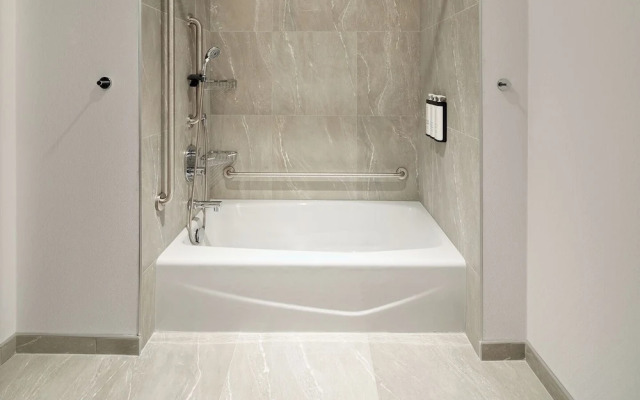 Hyatt Place Montreal Airport