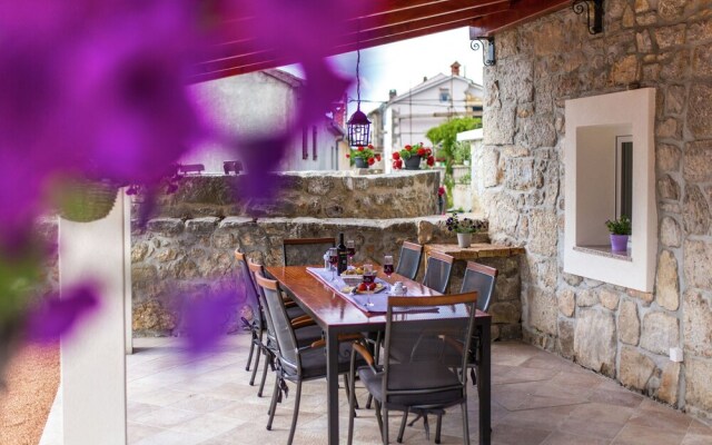 Stylish Villa in Milohnici With Private Terrace