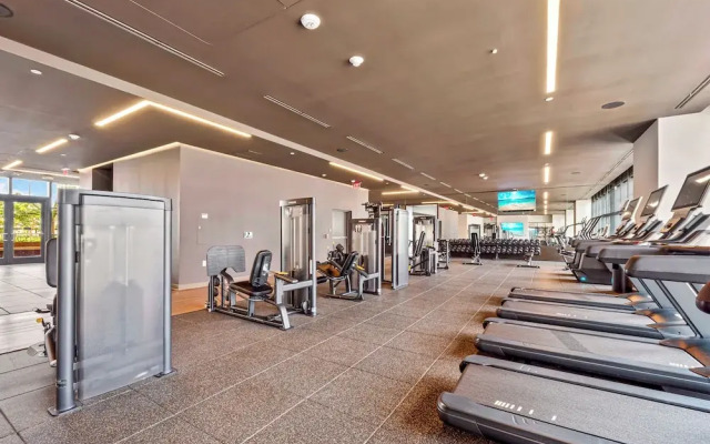 Luxury 49FL Condo with City Views