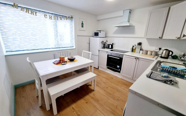 Visit Seaford Apartment - 4 Bedroom - Sleeps 9