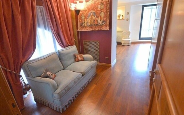 Prestigious Apartment Via Giulia