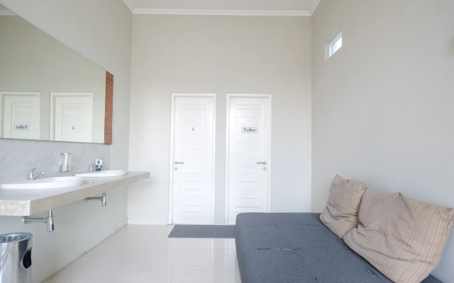 Urbanview Stay @H jakal by RedDoorz