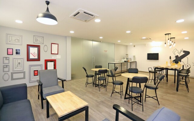 OYO Flagship HUDA City Centre
