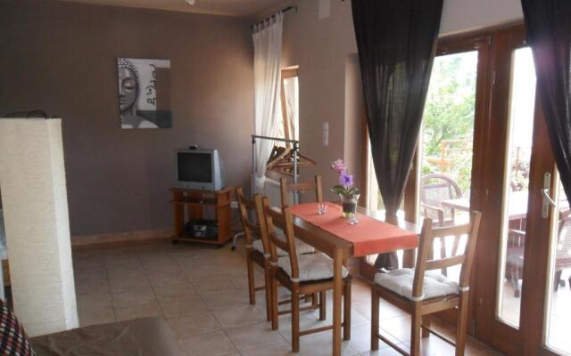 Holiday Apartmanház