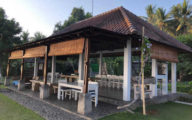 Air Sanih Beach Villa