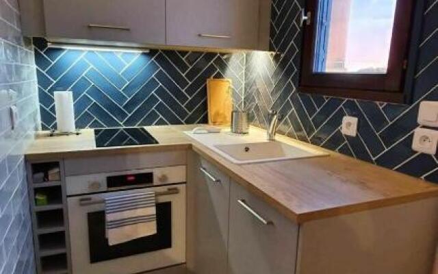 VAUX SUR MERGELIBERT - Pièces 844