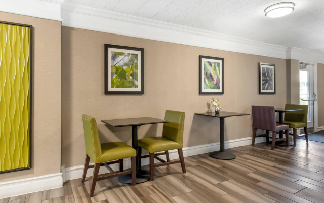 Quality Inn & Suites North Charleston - Ashley Phosphate