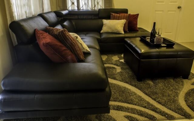 N2N Suites - Ochio Rios Vacation Home