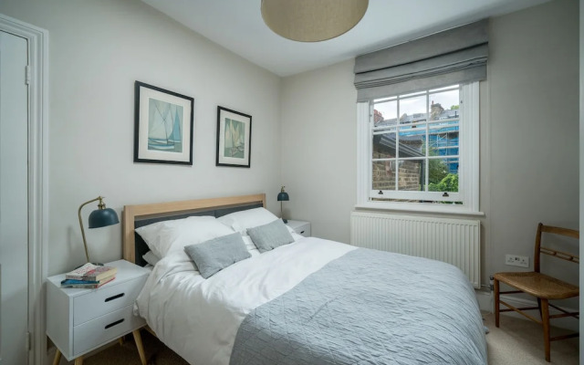 JOIVY Contemporary 2-Bed House W/ Private Garden