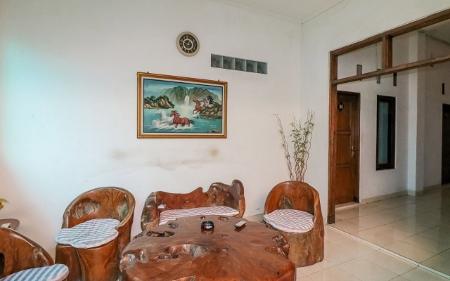 RedDoorz @ Seturan Raya – Lobby – Sleman