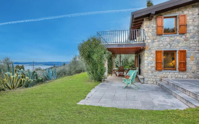 Villa Iris-lakeview & Shared Pool