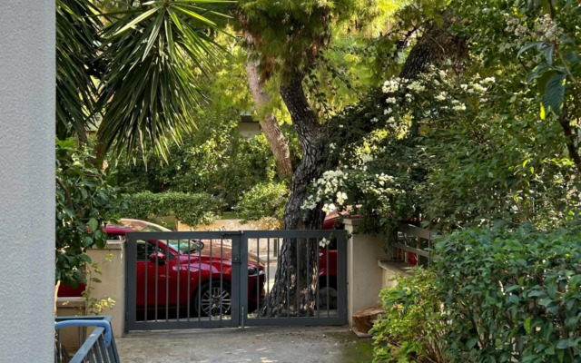 Small Gem Studio Athens, next to metro nomismatokopeio