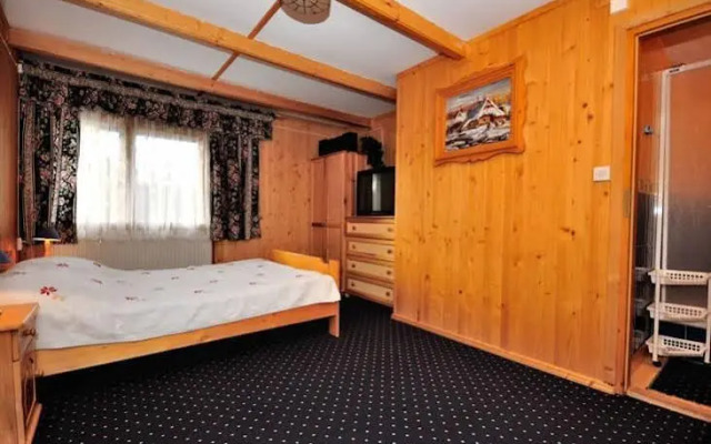 Pokoje Gościnne Pod Lipą