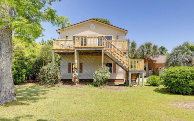 Waterfront Crystal Coast Vacation Rental w/ Deck!