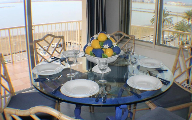 Avenida 5A in Roses With 3 Bedrooms and 2 Bathrooms