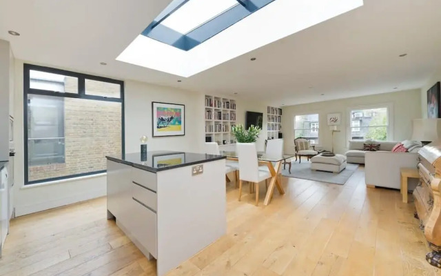 Spacious 3-bedroom Apartment in Earls Court