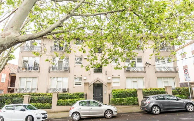 Well Located 1 Bedroom in South Yarra