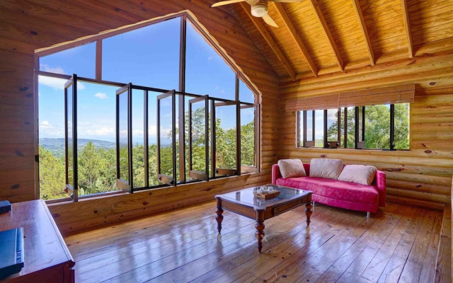 4BR Wood Mountain Villa Jarabacoa Heated Pool