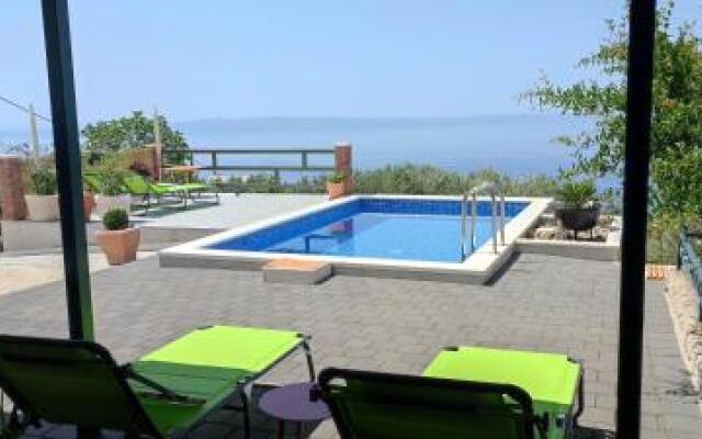Holiday home Duje