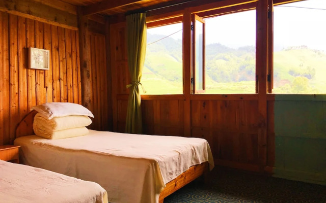 Dragon's Den Hostel in Longji Rice Terraces