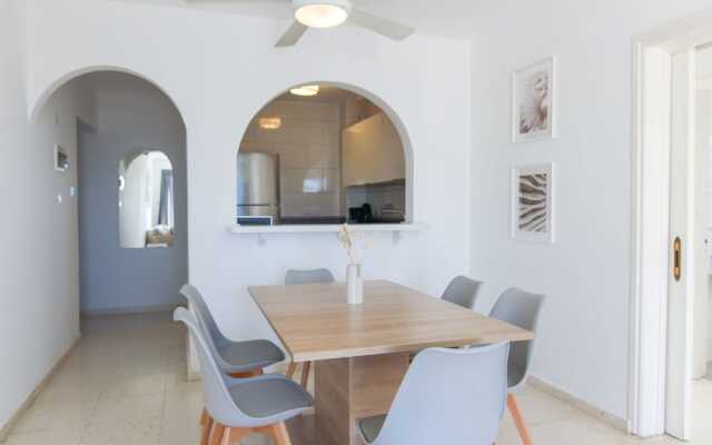 Phaedrus Living Byzantium Modern City Flat