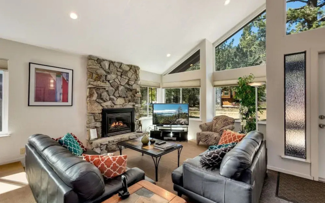 Spacious Riverfront 3 Bedroom Home