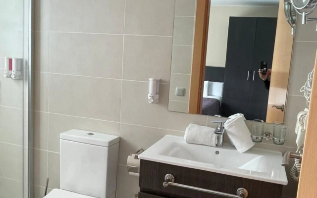 6 Bis Hotel