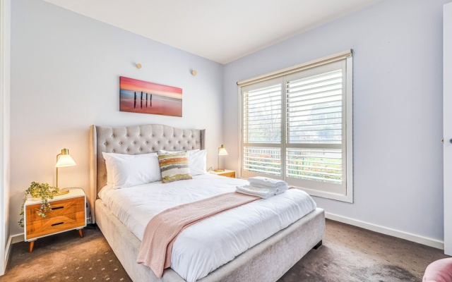 StayAU Coastal 5BR Escape Pool Table – Guest Rooms – Clifton Springs