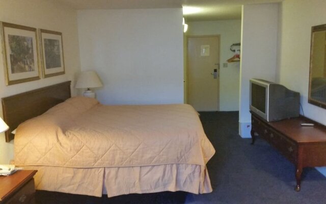 Candlelight Inn & Suites